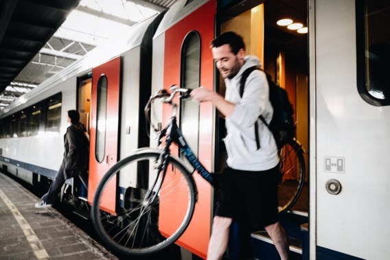 Where can you park your bicycle and which wagon has air conditioning?  NMBS journey planner now also shows train composition