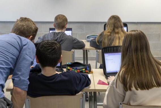 Technical problems during first Flemish tests, catch-up time provided for affected schools