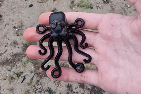 Dertienjarige jongen vindt “de heilige graal”: een Lego-octopus die 27 jaar ronddobberde op zee - De Standaard