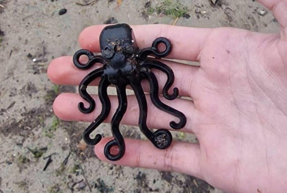 Dertienjarige jongen vindt “de heilige graal”: een Lego-octopus die 27 jaar ronddobberde op zee - De Standaard