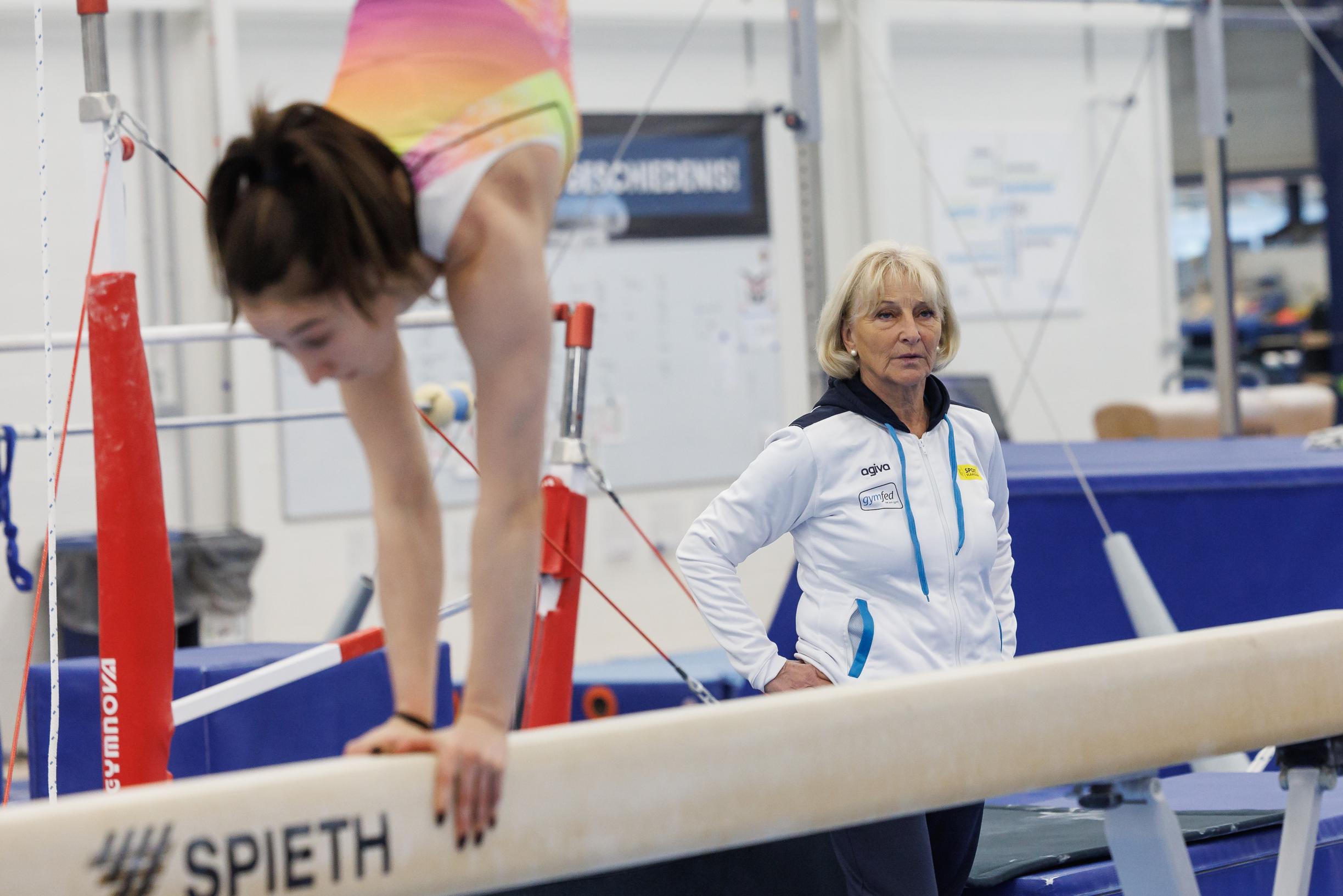 Nina Derwael op EK weer aan toestel waarop ze olympisch kampioene werd: “Ze  vraagt meer van zichzelf dan nodig. Dat typeert toppers van haar kaliber” |  De Standaard Mobile