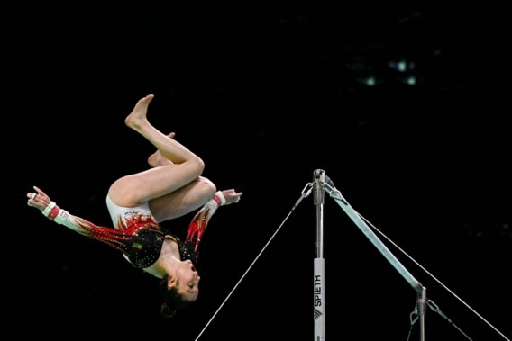 Comeback in a minor key: Nina Derwael falls from bars and beam and may miss both European Championship finals