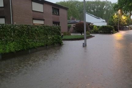 Up to 88 liters of water per square meter in Limburg, Antwerp home uninhabitable after lightning strike