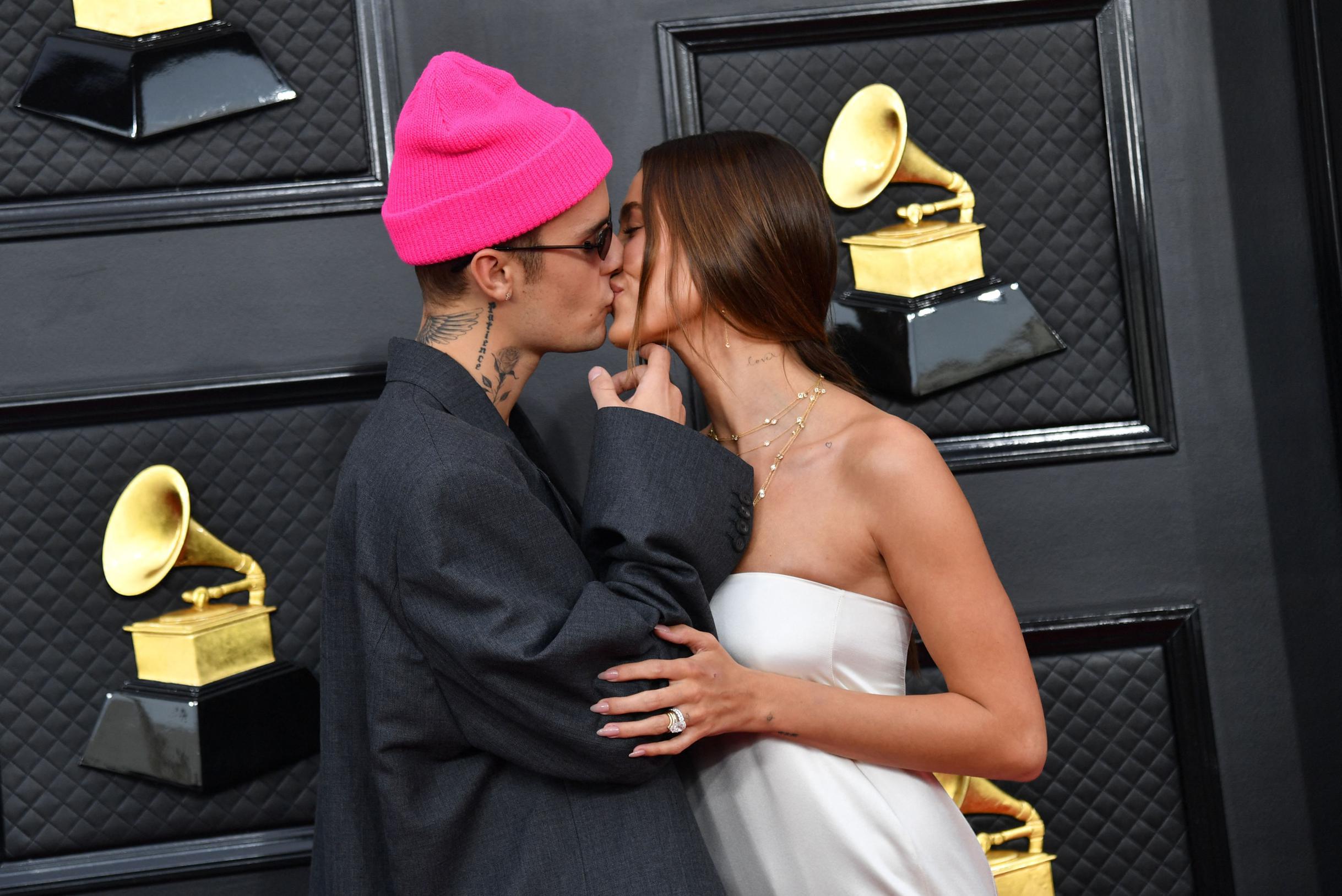 Justin en Hailey Bieber kondigen komst eerste kindje aan | De Standaard  Mobile