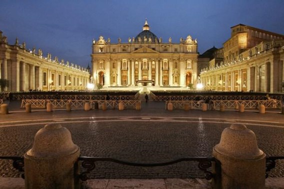 Revolutie in het Vaticaan: Homo's mogen nu priester worden in Italië